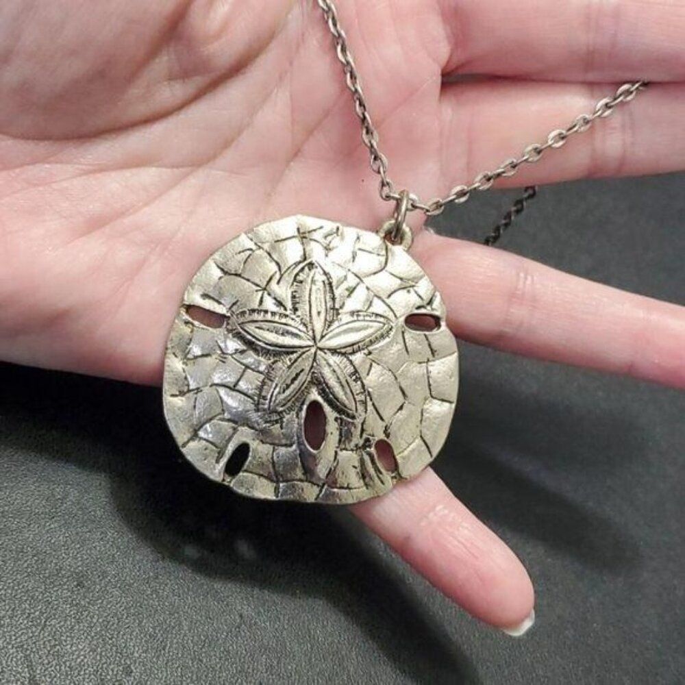 Silver tone sand dollar pendant necklace 22"